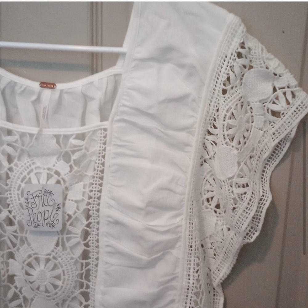 White Free People Top with Crocheted Panels - Size small - NWT! - Picture 4 of 6